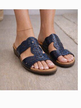 NIB Easy Spirit Brixton 3 blue sandals.